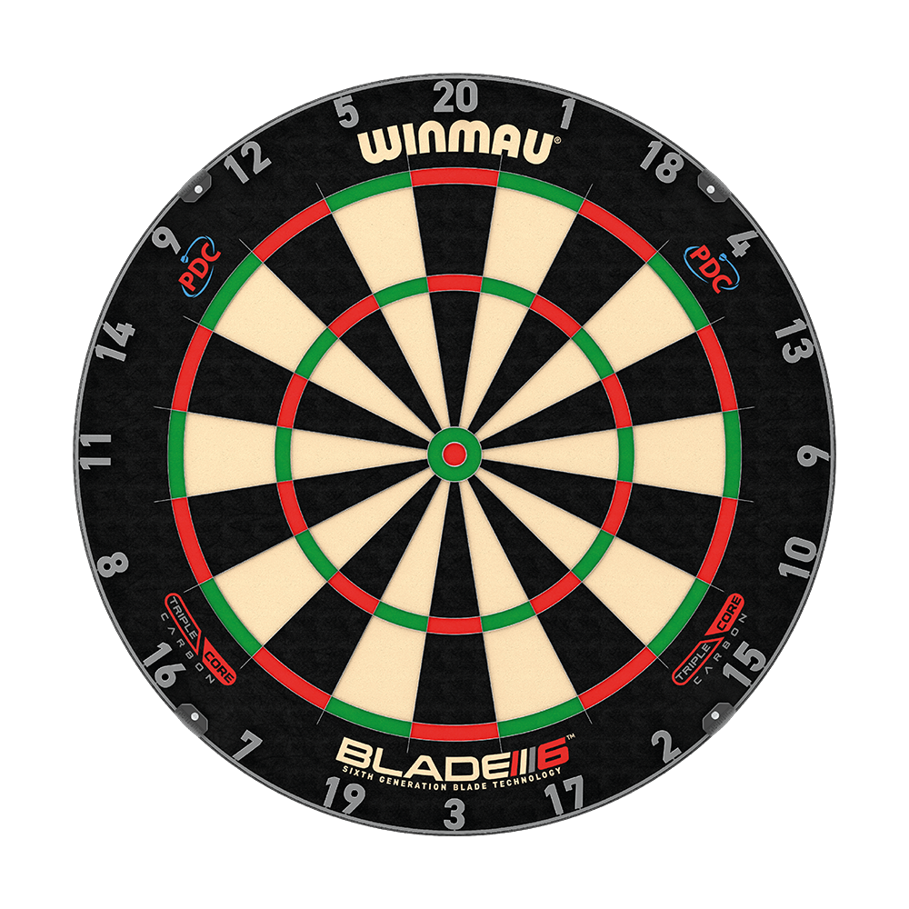 Winmau Blade 6 Triple Core Set met PDC Surround en 2 sets darts Zu sehen ist das Winmau Blade 6 Triple Core Set mit PDC Surround und 2 Sets Darts. Das Bundle bietet eine Turnier-Dartscheibe mit schwarzem Surround und zwei Dart-Sets.