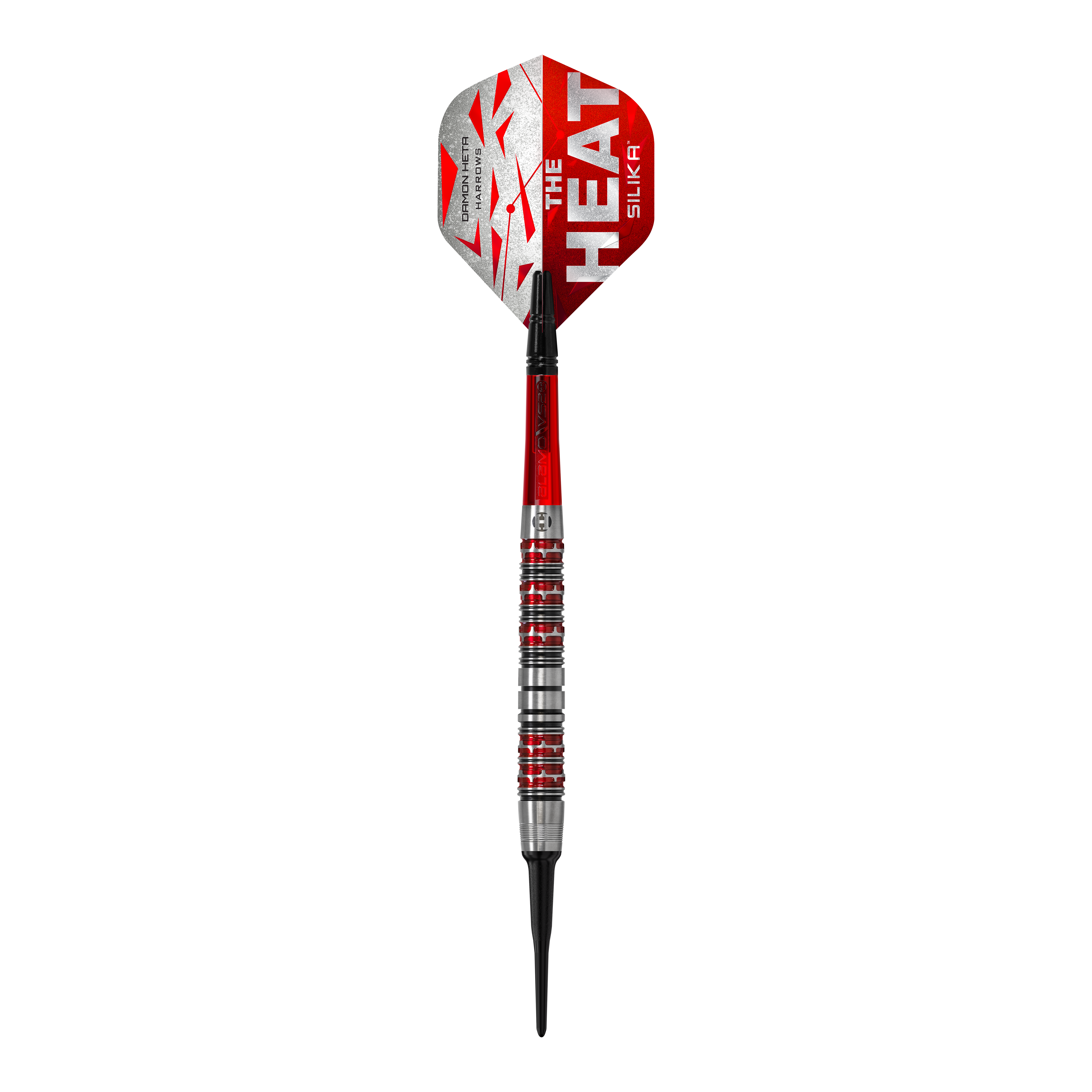 Das Bild zeigt einen Harrows Damon Heta Series 3 Softdart. Der Dart ist silber, rot und schwarz gestaltet und trägt den Aufdruck "The Heat" auf dem Flight.