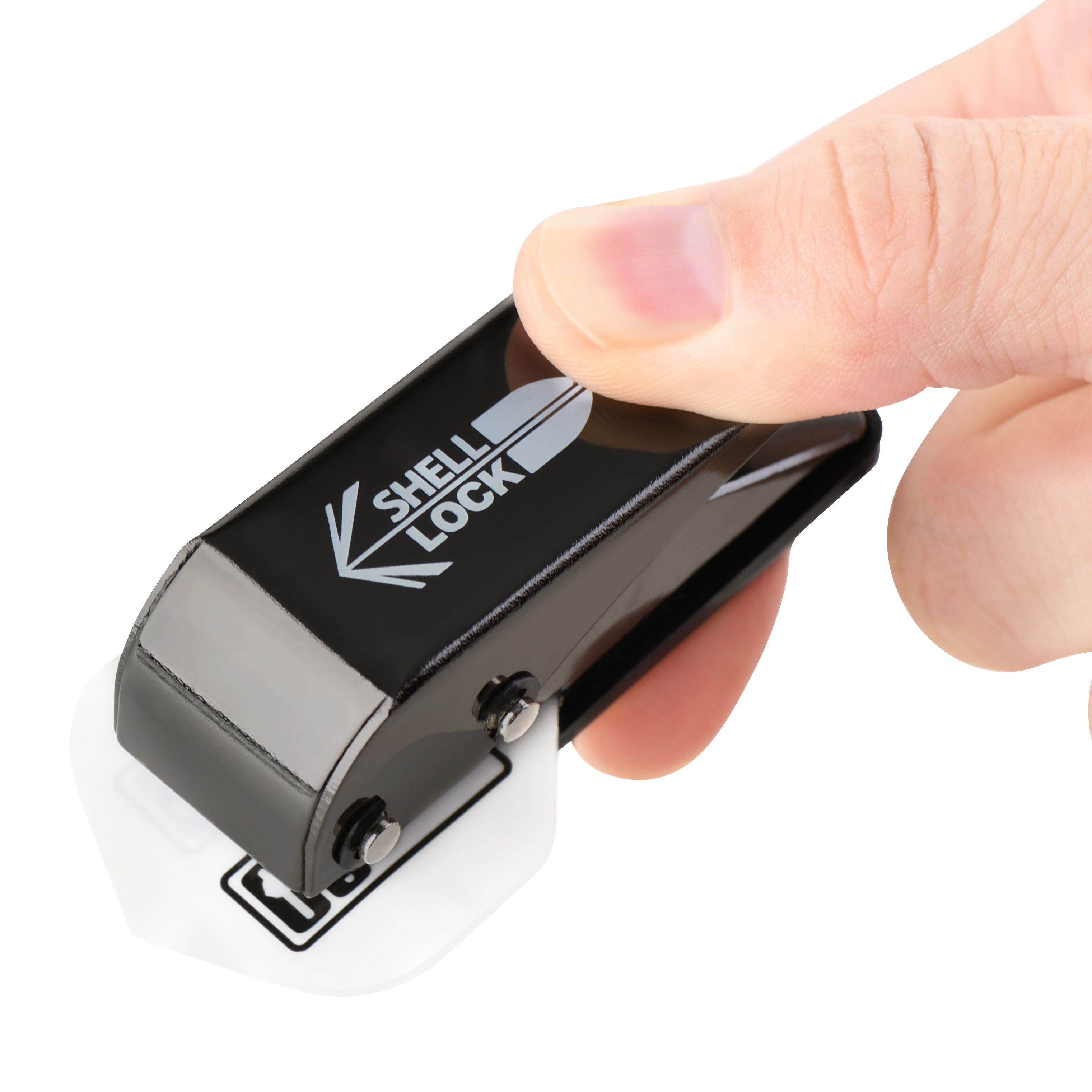 L-Style One80 Shell Lock Punch Vluchtpons Das Bild zeigt das Produkt "L-Style One80 Shell Lock Punch Flightlocher", das in einer Hand gehalten wird. Mit diesem Werkzeug wird ein Loch in ein Dartflight gestochen.