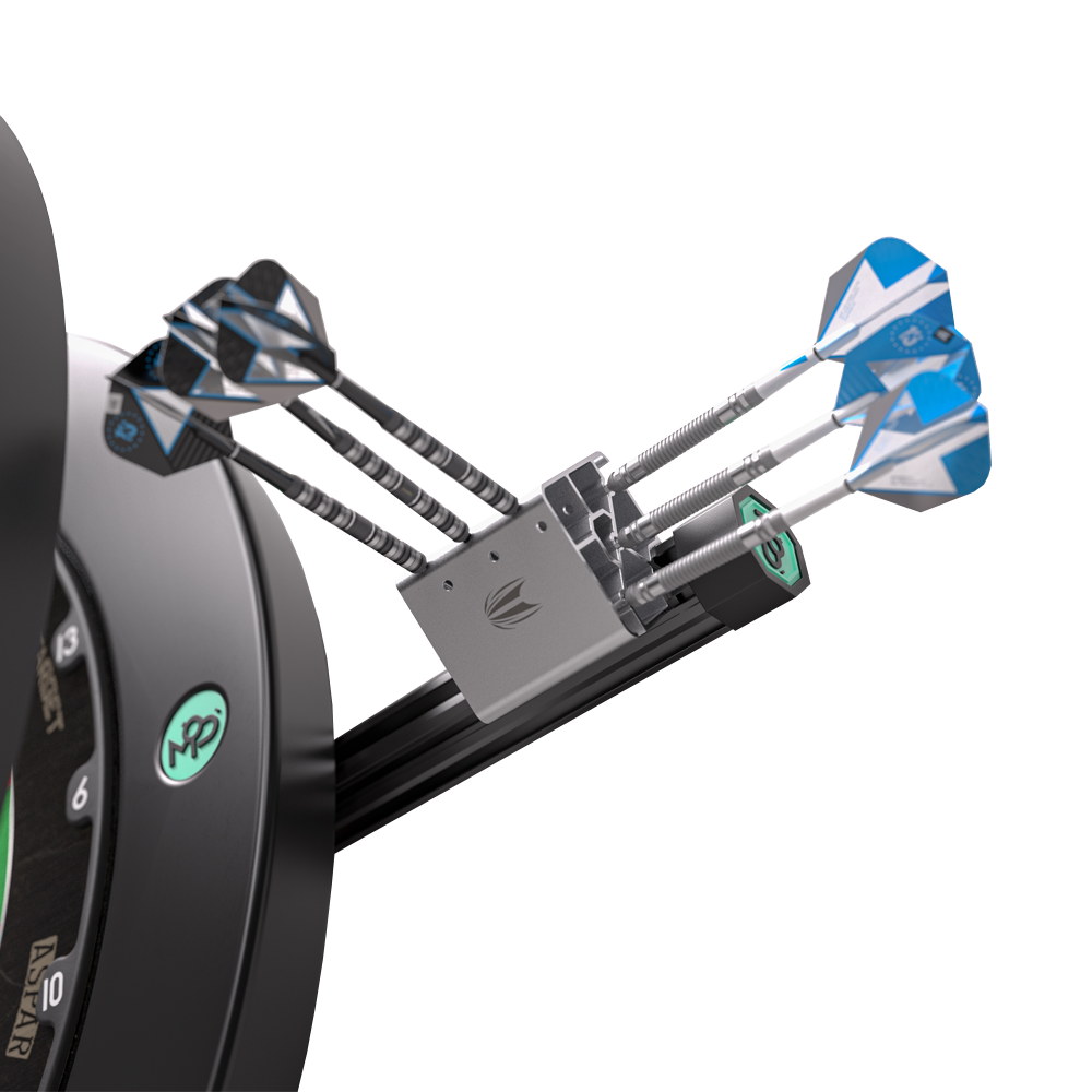 460009_Target_MOD_Stand_Darthalterung_Silber_3 Auf dem Bild ist ein Dartpfeilhalter an der Wand neben einer Dartscheibe zu sehen. In dem Halter stecken mehrere Dartpfeile mit verschiedenfarbigen Flights.