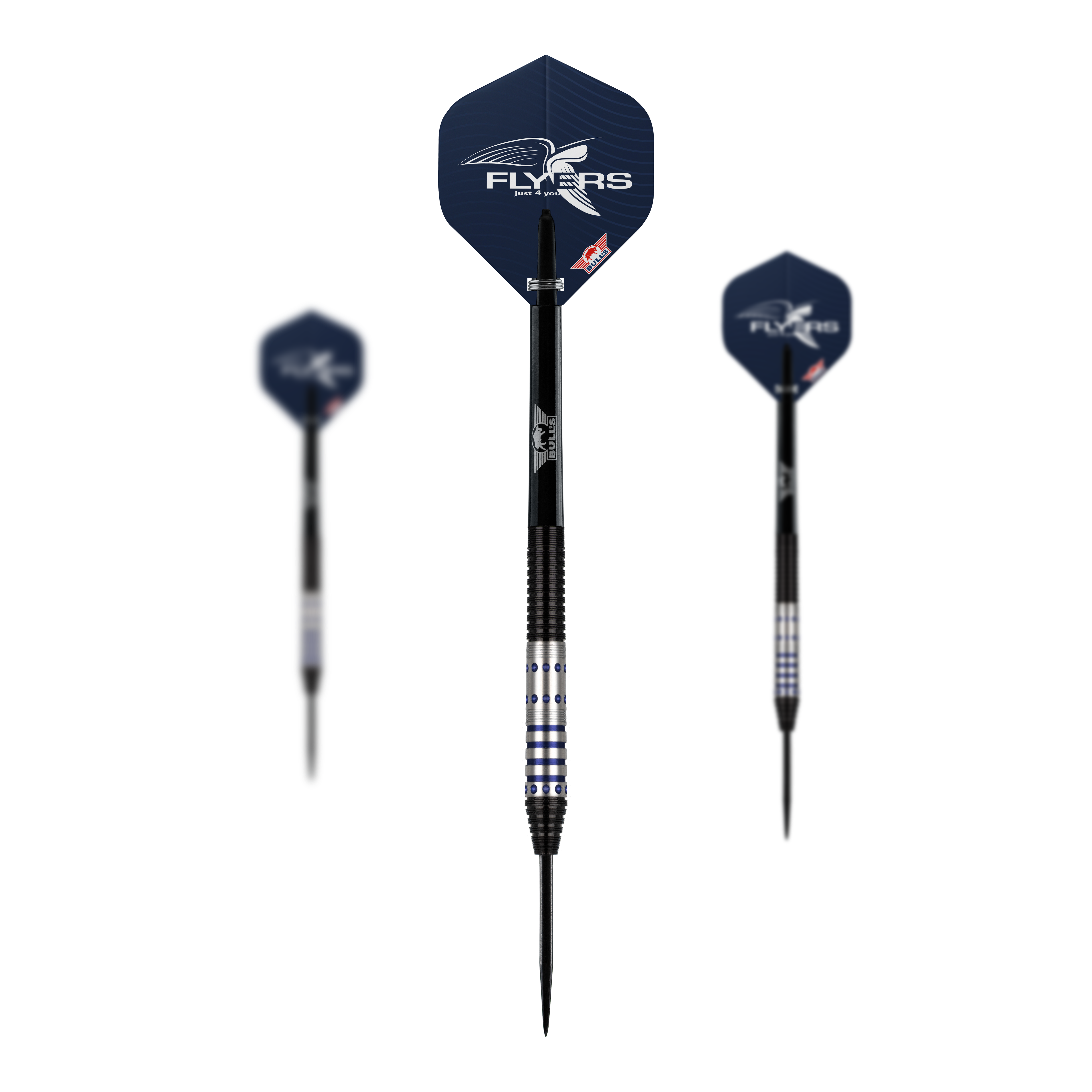 Bulls NL Richard Veenstra 90 Steeldarts - 23g Das Bild zeigt drei Steeldarts des Produkts "Bulls NL Richard Veenstra 90 Steeldarts - 23g". Die Darts haben silberne und schwarze Griffflächen sowie dunkelblaue Flights mit der Aufschrift "FLYERS".