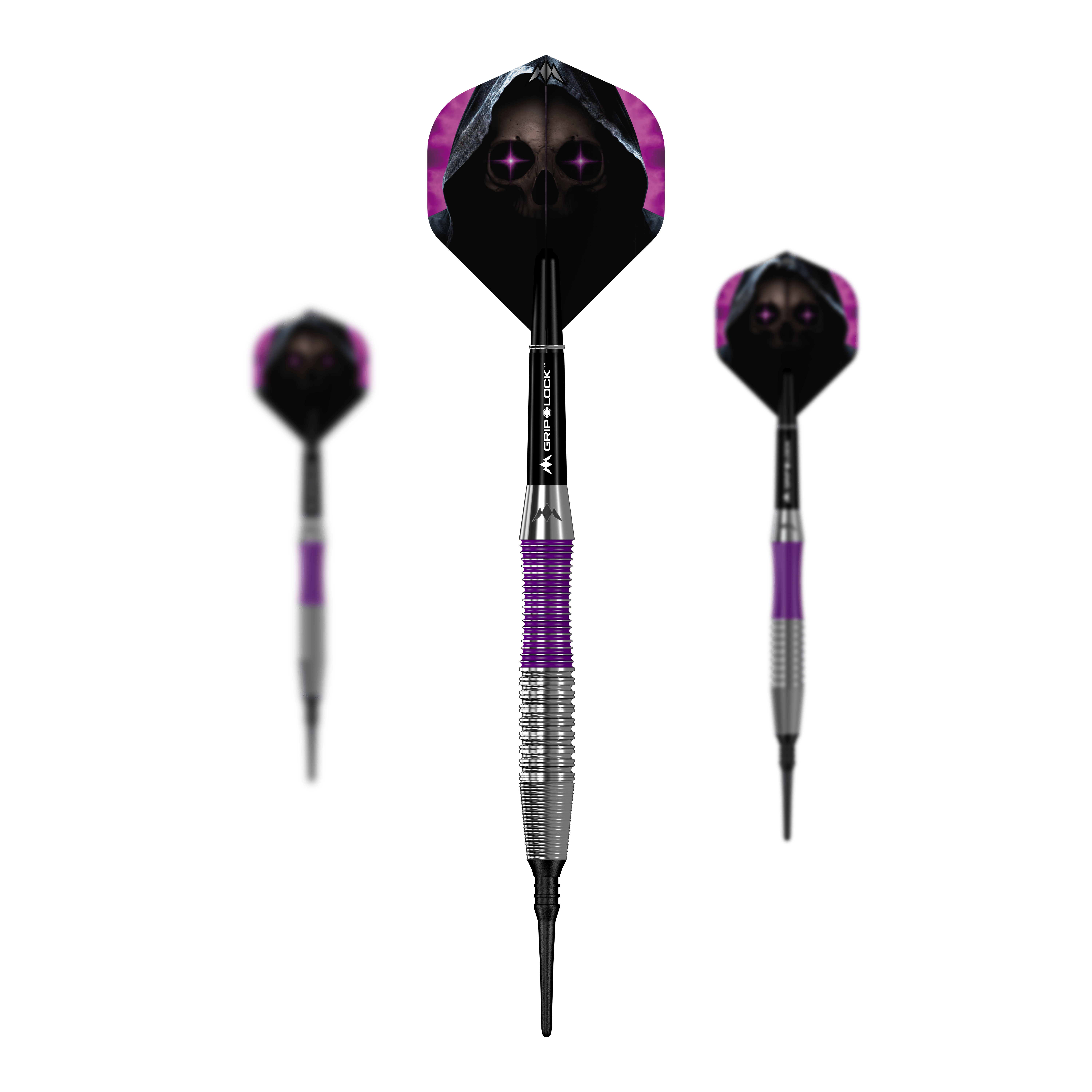 Mission Phantom Brass Soft Darts - 18g Das Bild zeigt drei Softdarts des Modells "Mission Phantom Brass Softdarts - 18g". Die Darts haben einen silbernen und lila Griff sowie Flights mit einem Totenkopf-Motiv.