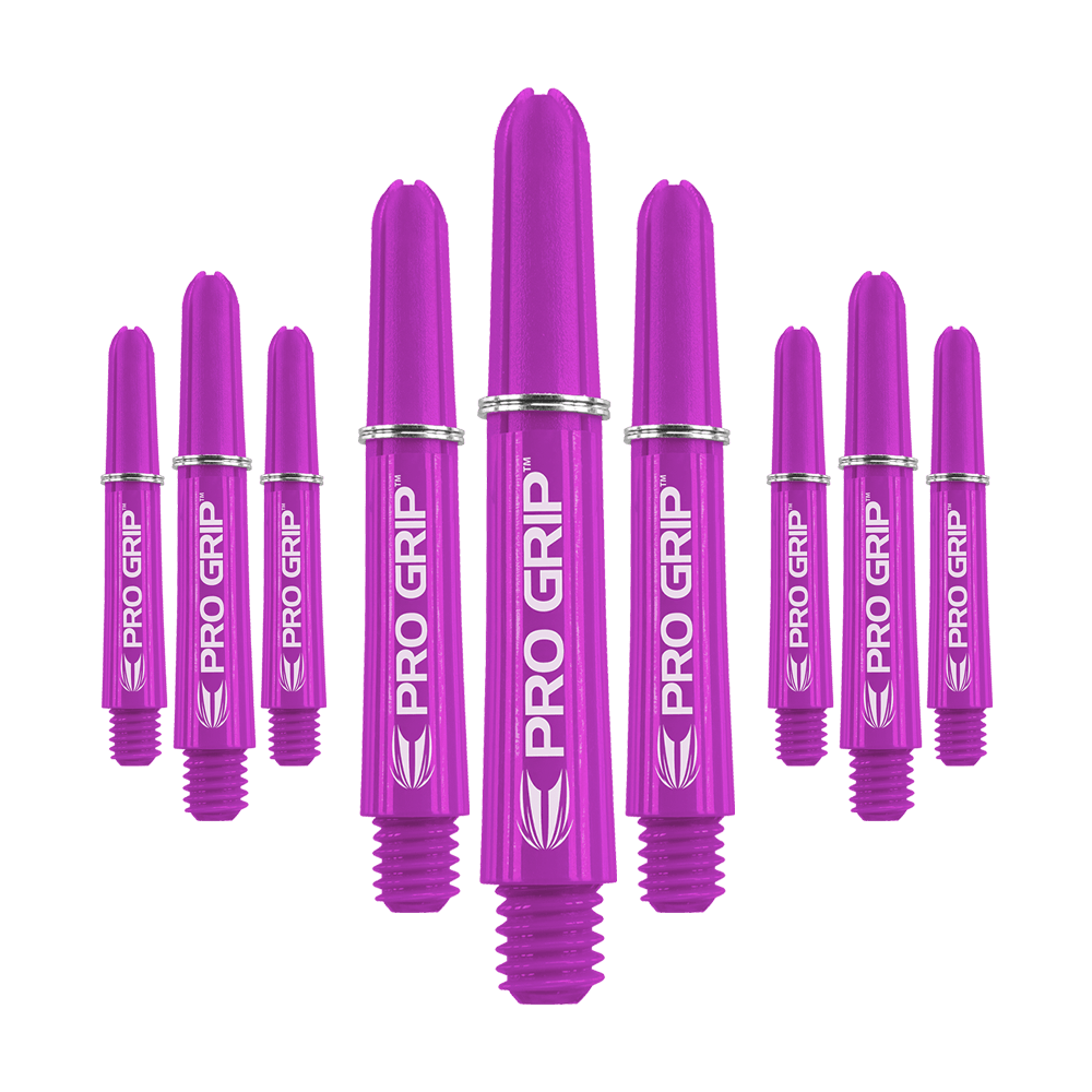 Target Pro Grip Shafts - 3 sets - Paars Das Bild zeigt neun lilafarbene Dartschäfte mit der Aufschrift "PRO GRIP". Sie sind in einer Reihe angeordnet und haben kleine silberne Ringe.