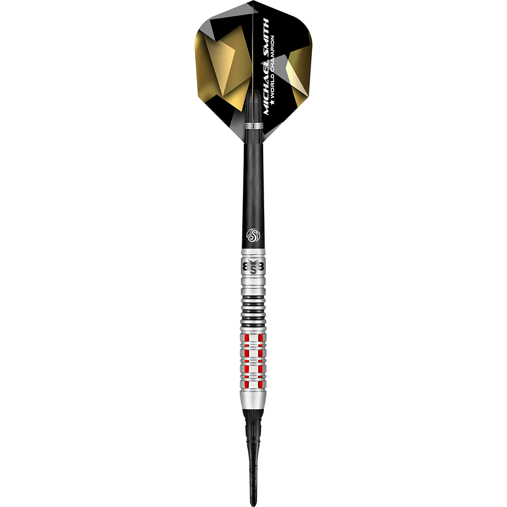Shot van Michael Smith Believe zachte darts Das Bild zeigt den Softdart „Shot Michael Smith Believe“. Der Dart hat ein schwarzes Flight mit goldenen Akzenten und eine silberne Spitze mit roten Ringen.