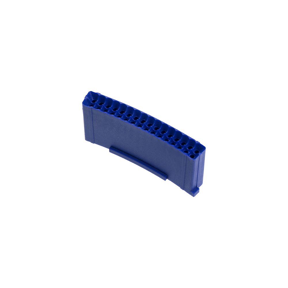 LW8_L-wen_Dart_Ersatzfeld_Double_Blau_1 Das Bild zeigt ein blaues Ersatzfeld für Löwen Dartautomaten. Es hat mehrere kleine Löcher und ist leicht gebogen geformt.