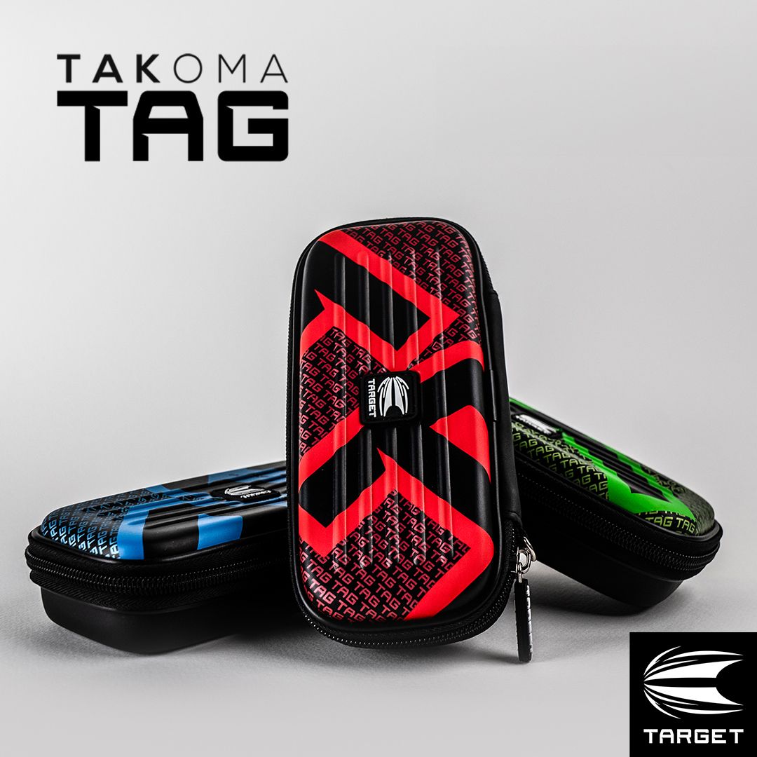 Auf dem Bild sind drei Dart-Taschen der Marke Target in den Farben Rot, Blau und Grün zu sehen. Oben links steht „TAKOMA TAG“ und unten rechts ist das Target-Logo abgebildet.