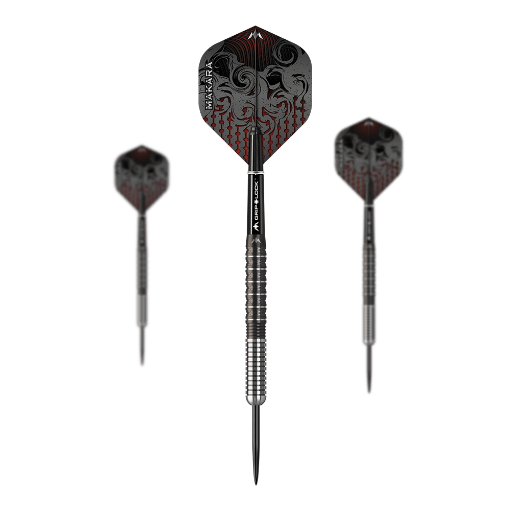 Missie Makara M1 Steeldarts Das Bild zeigt drei Steeldarts des Produkts "Mission Makara M1". Die Dartpfeile haben ein silber-schwarzes Design mit auffälligen, gemusterten Flights.