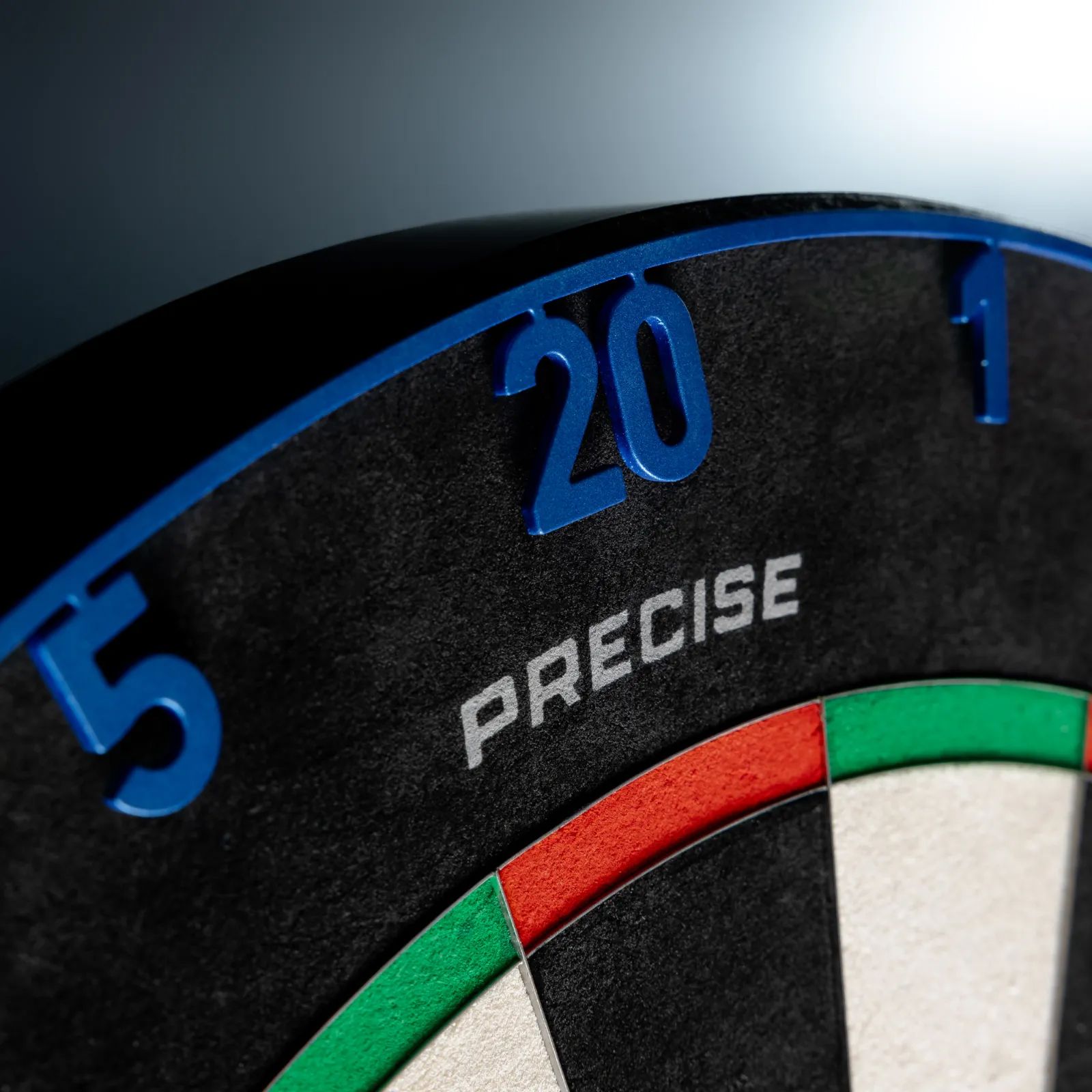 Precise 180 Endorphine stalen dartbord met nummerring - Arctisch blauw Das Precise 180 Endorphine Steeldartboard mit Nummernring - Arctic Blue ist hier dargestellt. Die Dartscheibe besticht durch ihre blaue Optik und hochwertige Verarbeitung.