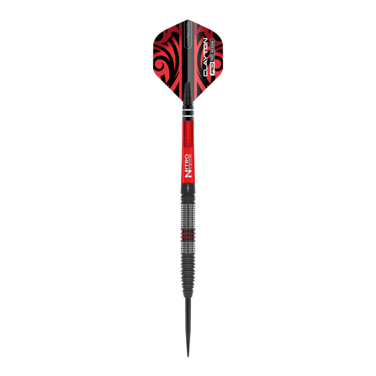 Das Bild zeigt einen Red Dragon Jonny Clayton Hiraeth Steeldart. Der Dart ist in Schwarz und Rot gehalten und hat auffällige Muster auf den Flights.