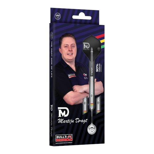 Bulls Martijn Dragt Steel Darten - 24g Die Abbildung zeigt die Verpackung der "Bulls Martijn Dragt Steeldarts - 24g". Auf der Schachtel ist ein Bild von Martijn Dragt sowie die abgebildeten Steeldarts zu sehen.