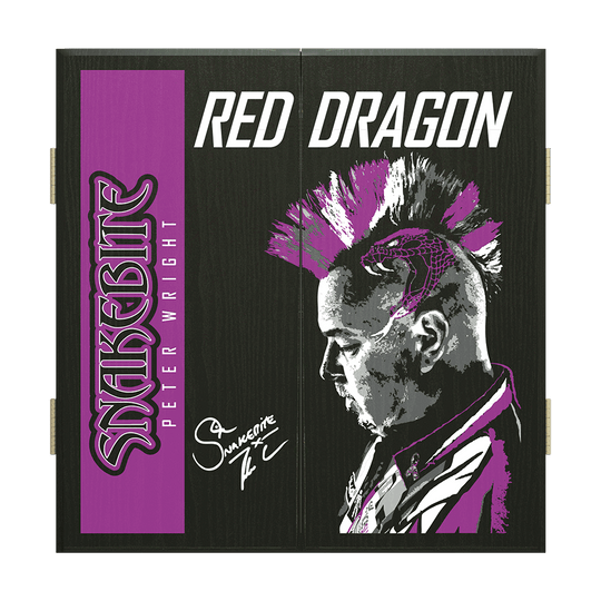Z0169_Red_Dragon_Peter_Wright_Dartboard_Cabinet_1 Das Bild zeigt den "Red Dragon Peter Wright Dartboard Kabinet" mit einem markanten Porträt von Peter Wright und seiner typischen Frisur. Auf dem Schrank stehen die Wörter „Red Dragon“ und „Snakebite Peter Wright“ mit lila Akzenten.