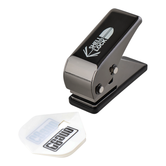 L-Style One80 Shell Lock Punch Vluchtpons Das Bild zeigt den L-Style One80 Shell Lock Punch Flightlocher. Neben dem Locher liegt ein gestanztes Dart-Flight.