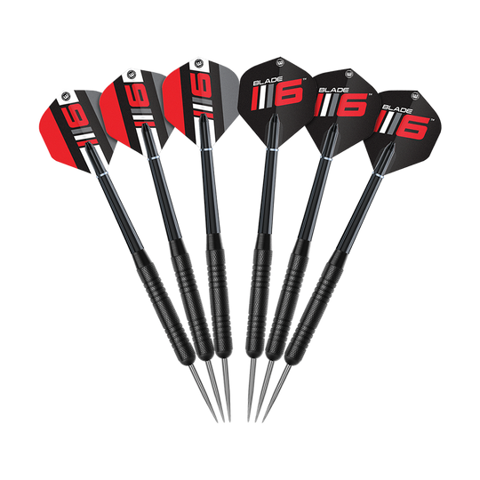 Winmau Blade 6 Triple Core Set met PDC Surround en 2 sets darts Abgebildet ist das Winmau Blade 6 Triple Core Set mit PDC Surround und 2 Sets Darts. Das Set enthält eine professionelle Dartscheibe mit Umrandung und zwei Dart-Sets.