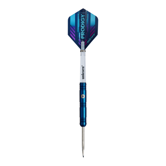 Unicorn Prodigy 01 Parallel Steeldarts Das Bild zeigt einen Unicorn Prodigy 01 Parallel Steeldart. Der Dartpfeil hat ein blaues Design mit einer glänzenden Spitze und einem Flight mit der Aufschrift "PRODIGY".