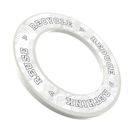 McDart Recyclen Verminderen Heroverwegen Hergebruiken Dartbord Omranding Ein weißes Produkt mit dem Text 'Recycle, Reuse, Reduce, Rethink' ist sichtbar. Die Alt-Text-Beschreibung bezieht sich auf den Dateinamen DBS-RRRR6_Surround_Recyle_Reuse_Reduce_Rethink_Wei_3.