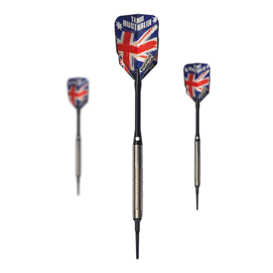McDart 85 Tungsten V8 Soft Darts - 18,5 g Auf dem Bild sind drei Softdarts des Modells "McDart 85er Tungsten V8" mit einem Gewicht von 18,5g zu sehen. Die Flights zeigen das Design der australischen Flagge mit der Aufschrift "Team Australia".