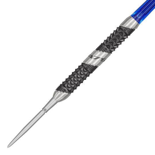 Das Bild zeigt einen Target 975 Ultra Marine 01 Swiss Point Steeldart. Der Dart hat ein markantes, silbernes und schwarzes Griffdesign mit einer blauen Schaftspitze.