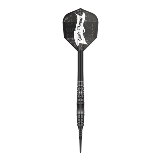 Das Bild zeigt einen schwarzen Softdart namens "Target Japan Black Marque Phantom Softdarts - 18g". Der Dart hat ein elegantes, schwarzes Design mit strukturiertem Griff und einer schwarzen Flight mit weißem Schriftzug.