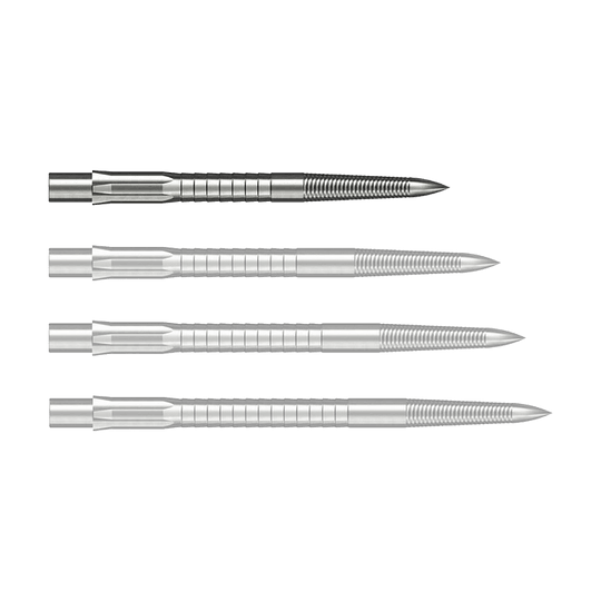 Caliburn System Steel Dart Tips - Micro Grip - Zilver Abgebildet ist eine silberne Caliburn Evo System Steeldartspitze Micro Grip mit 28 mm Länge. Die Spitze liegt deutlich sichtbar auf einem hellen Hintergrund.