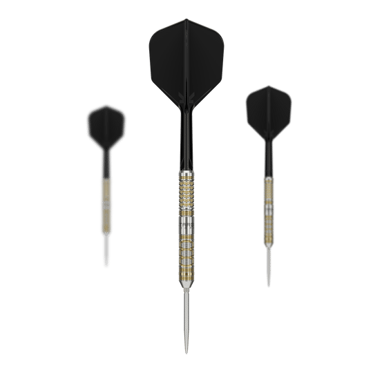 Das Bild zeigt drei Target Japan Black Marque Reyn GEN2 Steeldarts mit schwarzen Flights. Die Dartpfeile haben einen silbernen und goldenen Griffbereich sowie lange, spitze Spitzen.