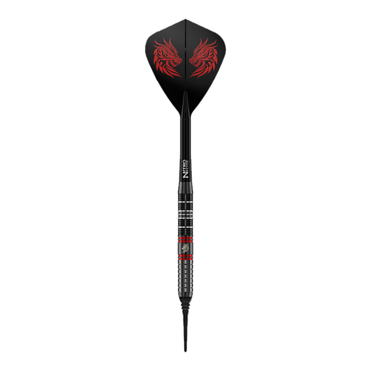 Dieses Bild zeigt einen einzelnen Red Dragon Jonny Clayton RD-ULTRA Softdart mit 18g. Zu sehen sind silberne, schwarze und rote Elemente sowie ein auffälliger Flight.