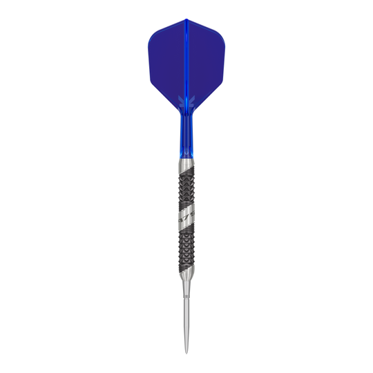 Dies ist ein Steeldartpfeil mit einer blauen Flights. Der Schaft und die Spitze sind silbern und haben eine strukturierte Oberfläche.