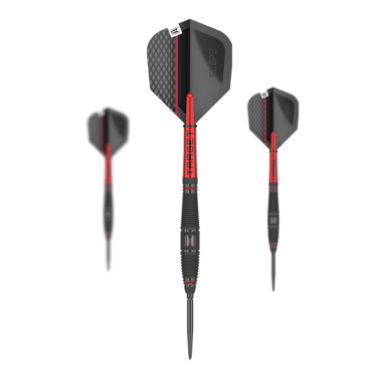 Target Scope 03 Swiss Point stalen darts Das Bild zeigt drei Steeldarts des Produkts "Target Scope 03 Swiss Point". Die Darts sind schwarz und rot gestaltet und haben ein modernes, sportliches Design.