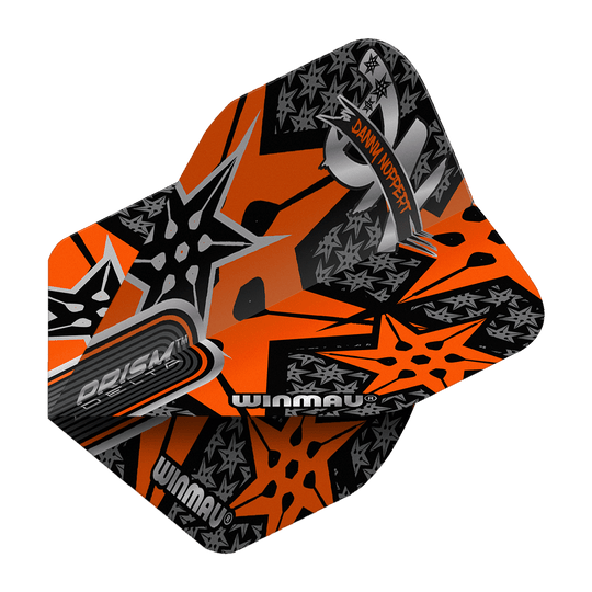 Winmau Prism Delta Danny Noppert Orange Signature No2 Standaardvluchten Das Bild zeigt ein Winmau Prism Delta Danny Noppert Orange Signature No2 Standard Flight. Das Flight hat ein auffälliges Design in Orange mit schwarzen und silbernen Sternen und dem Namen "Danny Noppert".