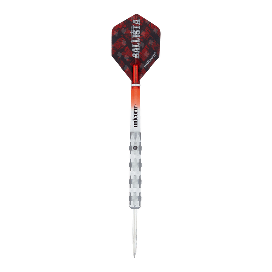 Unicorn Ballista Style 1 stalen darts Das Bild zeigt einen Steeldart mit der Aufschrift "Unicorn Ballista Style 1". Der Dart hat einen silbernen Schaft, einen rot-schwarzen Flight und eine spitze Metallspitze.
