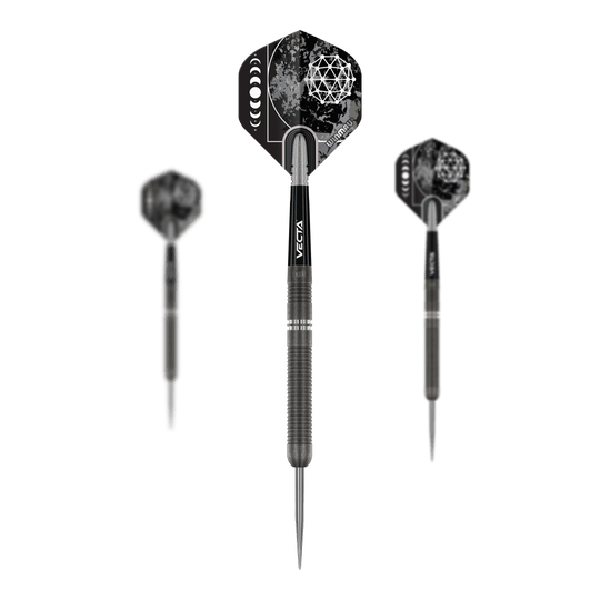 Winmau Callisto 01 Steeldarts Das Bild zeigt drei Winmau Callisto 01 Steeldarts mit einem modernen, schwarzen Design. Die Flights haben ein geometrisches Muster in Weiß und Grau.