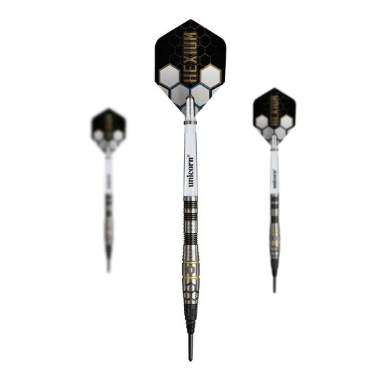 Unicorn Hexium Style 01 Zwart & Goud Soft Darts - 22g Dieses Set zeigt die Unicorn Hexium Style 01 Black & Gold Softdarts - 22g als Set. Perfekt für Spieler, die ein passendes, abgestimmtes Dart-Set suchen.