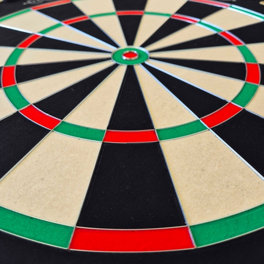 Bulls NL Advantage 8 stalen dartbord Abgebildet ist das Bulls NL Advantage 8 Steeldartboard. Das Dartboard bietet professionelle Qualität für das Dartspiel.