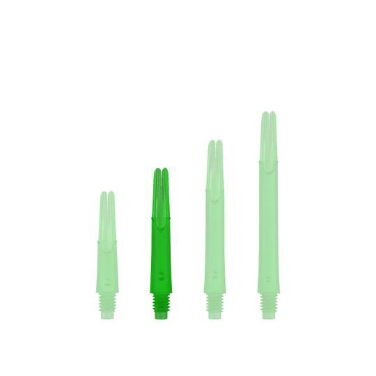 L-Style L-schachten vergrendeld recht - Groen Auf dem Bild sind vier grüne, durchsichtige Kunststoff-Dartschäfte in unterschiedlicher Länge zu sehen. Sie stehen nebeneinander aufrecht auf einem grünen Hintergrund.