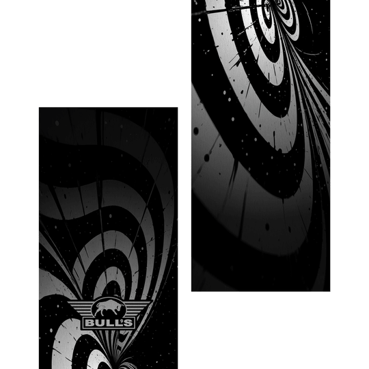 Das Bild zeigt den "Bulls NL Illusion Black White Dartteppich" mit einem auffälligen, schwarz-weißen Kreismuster. Unten ist das Logo von BULL'S mit einem stilisierten Stier zu sehen.