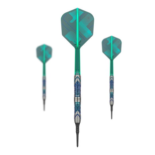 Das Bild zeigt drei Softdarts aus der Target Japan Kaze Series Ceros 03, 19g. Die Darts haben auffällige grün-blaue Flights und einen silbernen, gemusterten Barrel.