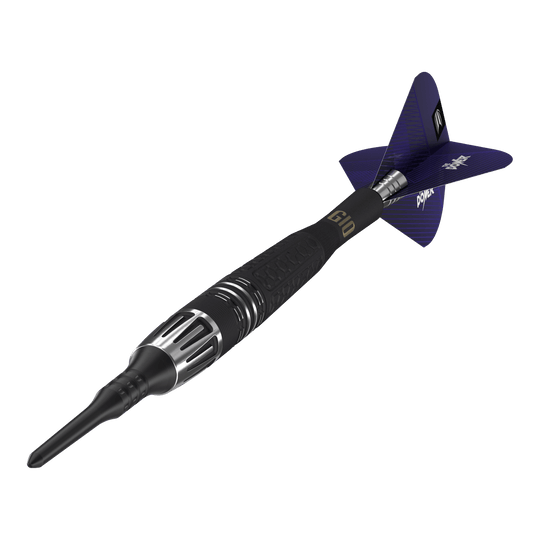 Target Phil Taylor Power 9Five GEN10 zachte darts Auf dem Bild ist ein Target Phil Taylor Power 9Five GEN10 Softdart zu sehen. Der Dartpfeil hat ein modernes Design mit schwarzen und silbernen Details sowie blauen Flights.