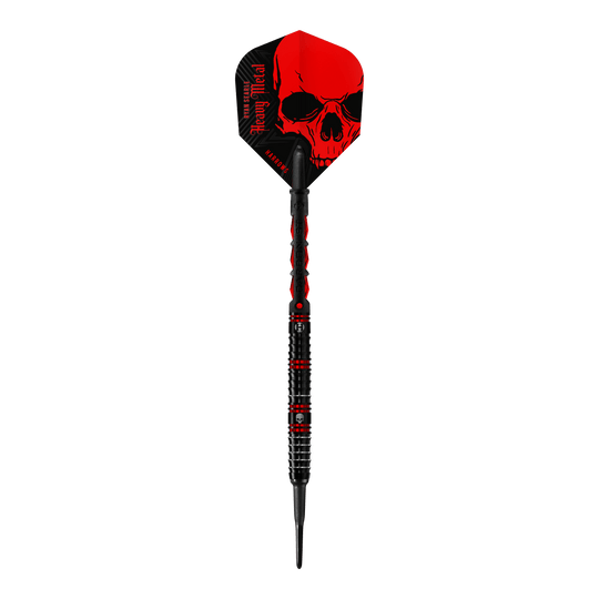 Ryan Searle van Harrow Heavy Metal Soft Darts Der abgebildete Dartpfeil ist der „Harrows Ryan Searle Heavy Metal Softdart“. Er hat ein auffälliges schwarzes Design mit roten Elementen und einem Totenkopf auf dem Flight.