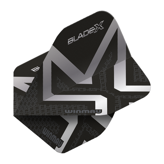 Winmau Prism Delta Blade X Metallic Silver No2 standaard flights Das Bild zeigt die Winmau Prism Delta Blade X Metallic Silver No2 Standard Flights. Diese Flights haben ein auffälliges, silbernes Design.
