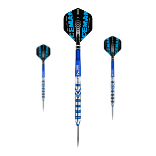 Red Dragon Gerwyn Price Blauwe 90% stalen darts Das Bild zeigt drei Steeldarts des Modells "Red Dragon Gerwyn Price Blue 90%". Die Darts sind überwiegend blau und silber mit auffälligen blauen Flights.