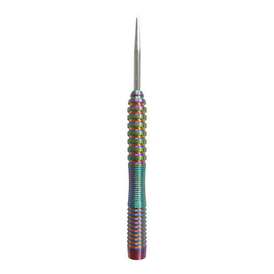 McDart Rainbow 3 stalen dartpijlen - 22 g Das Bild zeigt die McDart Rainbow 3 Steeldart-Barrels - 22g. Es handelt sich um Dart-Barrels mit auffälligem Regenbogen-Design.