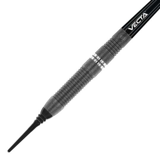 Das Bild zeigt einen Winmau Callisto 03 Softdart mit einem Gewicht von 20g. Der Dart hat ein modernes, schwarzes Design mit silbernen Ringen und strukturierter Griffzone.