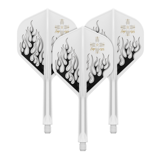 Das Bild zeigt drei weiße Dartflights mit schwarzem Flammendesign. Oben auf den Flights steht in Goldschrift das Wort „Emperors“.
