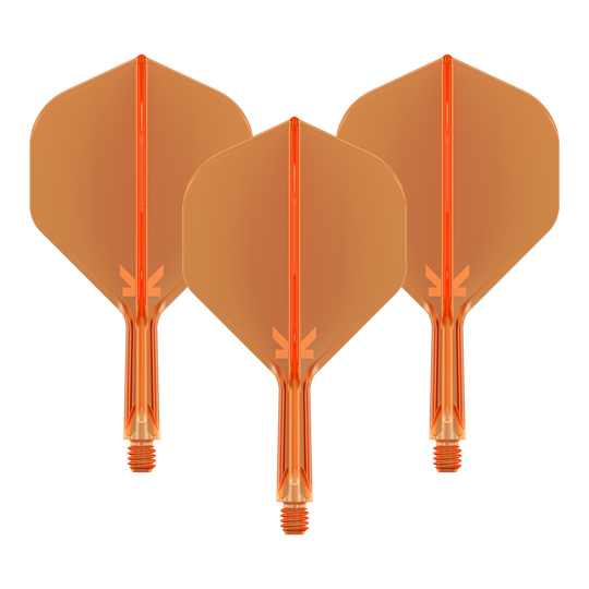 Das Bild zeigt drei neonorange Dartflights mit Shafts. Sie sind in einer Reihe nebeneinander angeordnet und haben eine transparente Optik.