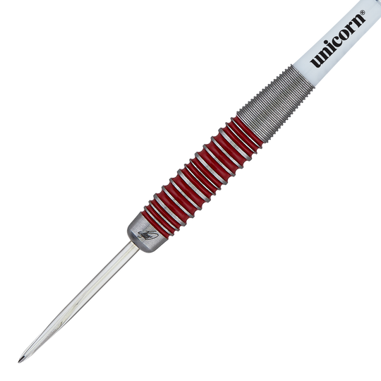 Unicorn The Machine James Wade 90% stalen darts Das Bild zeigt einen Steeldartpfeil der Marke Unicorn aus der "The Machine James Wade 90%" Serie. Der Dart hat ein silbernes und rotes Griffstück sowie eine weiße Schaft mit dem Schriftzug "unicorn".