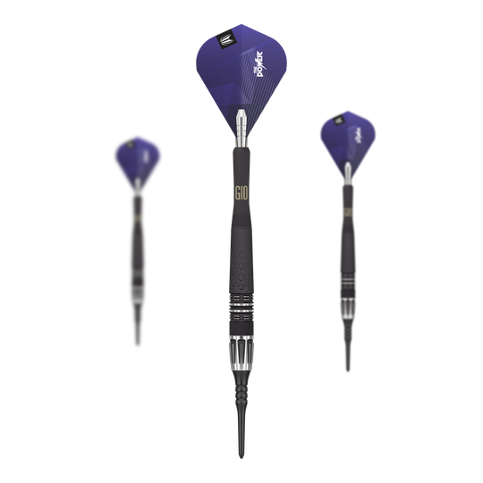 Target Phil Taylor Power 9Five GEN10 zachte darts Auf dem Bild sind drei Target Phil Taylor Power 9Five GEN10 Softdarts zu sehen. Die Darts haben schwarze Griffe und blaue Flights mit dem Aufdruck "Power".