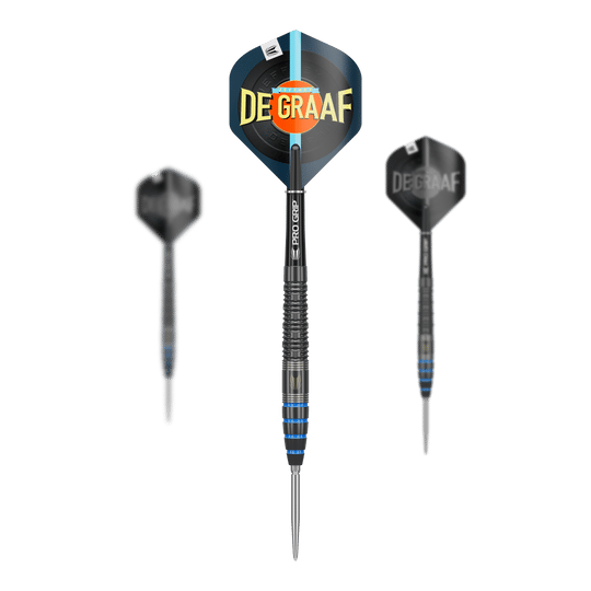 Das Bild zeigt drei Steeldarts des Modells "Target Jeffrey De Graaf GEN1 Swiss Point - 23g". Auf dem Dartflügel in der Mitte steht groß "DE GRAAF".