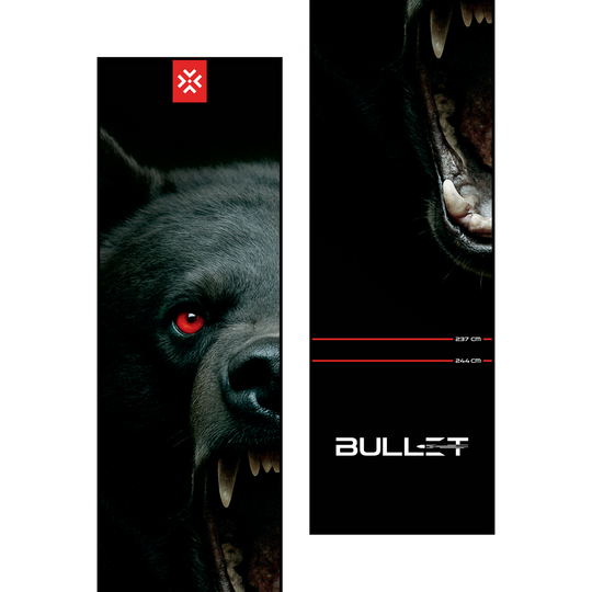 Die Bullet Shred Dartmatte ist auf dem Bild abgebildet. Diese Dartmatte schützt den Boden und markiert den Wurfbereich beim Dartspielen.
