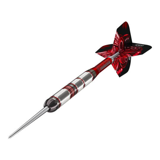 DW Piranha Razor 01 stalen darts Das Bild zeigt einen DW Piranha Razor 01 Steeldart. Der Dartpfeil hat ein silbernes Barrel mit roten Akzenten und rote Flights.
