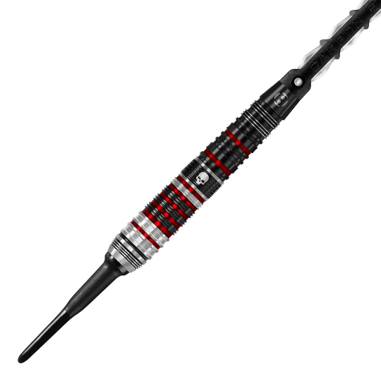 Das Bild zeigt einen Harrows Ryan Searle Heavy Metal Series 2 Softdart. Der Dartpfeil ist schwarz, silber und rot mit einem Totenkopf-Design auf dem Griff.