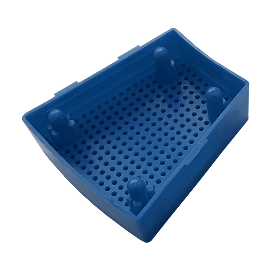 Das Bild zeigt ein blaues Ersatzfeld für das Granboard 132. Es hat viele kleine Löcher und vier Erhebungen in den Ecken.